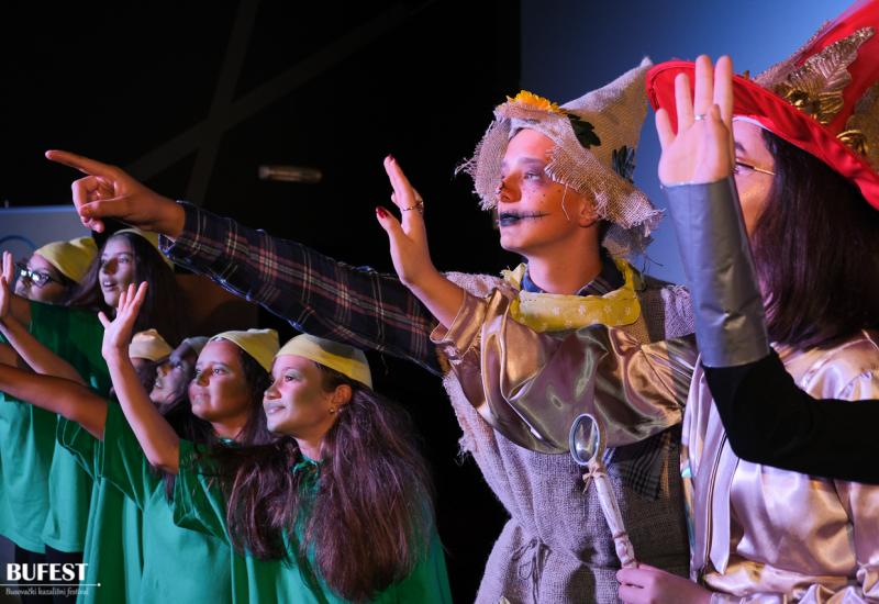 Premijera predstave "Čarobnjak iz Oza" oduševila Busovljake